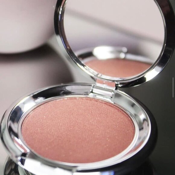 NUDE ENVIE Dreamy Eyeshadow in a Silver Mirror Compact Brand New in Box NWT - Picture 1 of 4